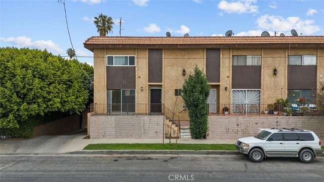 Photo - 13861 Vanowen St Townhome