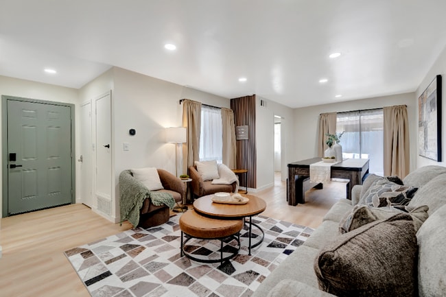 Photo - 1676 W Orangewood Ave Unit A