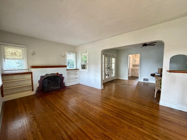 Building Photo - 14119 Erwin St