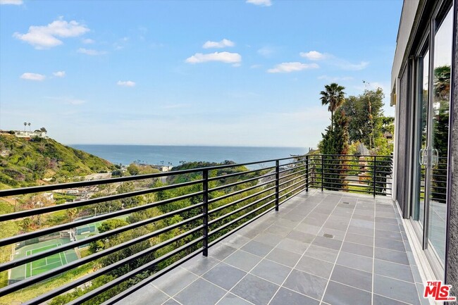 Photo - 3850 Rambla Orienta