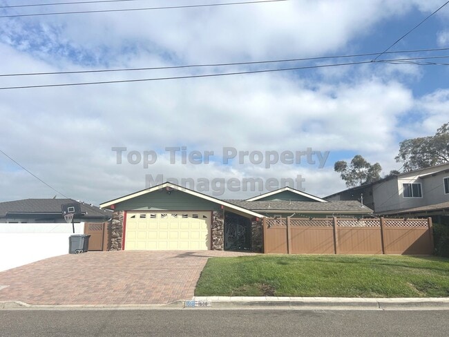 Building Photo - ***Oceanside Charmer 3 bed / 2 bath House ...