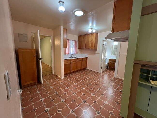 Kitchen - 1325 1/2 W 23rd St