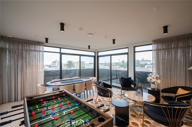 Photo - 709 E Walnut St Unit 219