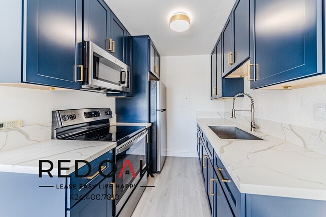 Photo - 1757 N Orange Dr Unit 402
