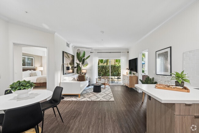 2BR, 2BA - 980SF - Living Room - Ferrante