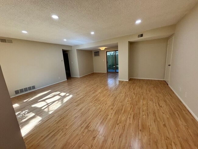 Photo - 1740 Huntington Dr Unit G