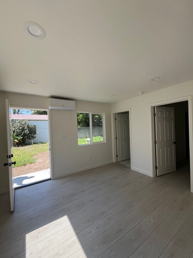 Photo - 14629 Haynes St