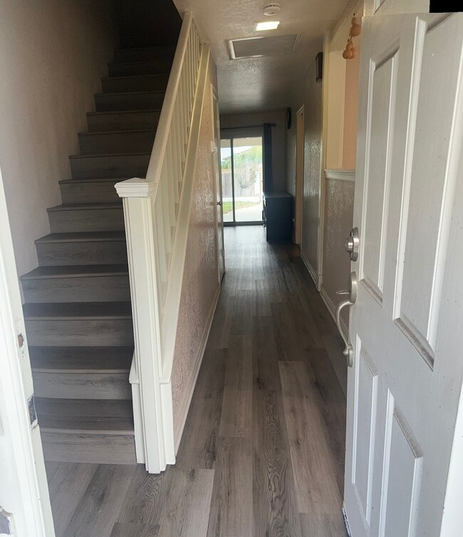 Photo - 13345 Victoria St