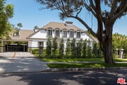 Photo - 908 N Rexford Dr House
