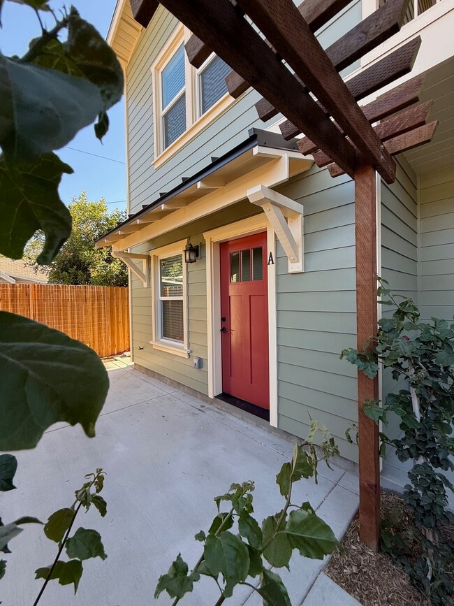 Building Photo - 213 N Berkeley Ave Rental