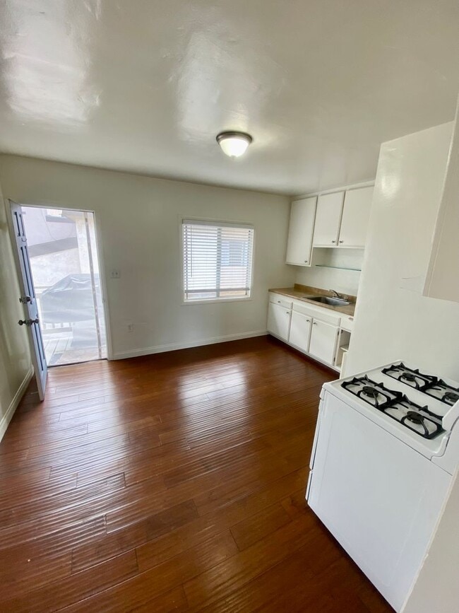 Photo - 4671 Westlawn Ave Unit 4675