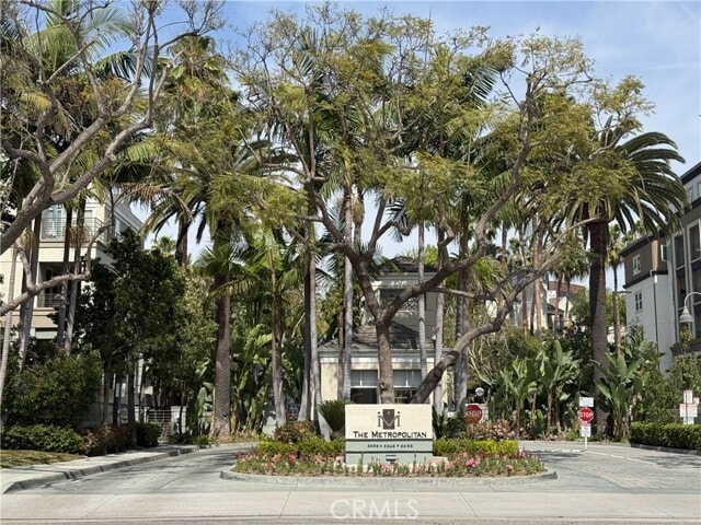 Building Photo - 2233 Martin Unit 324