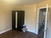 Photo - 1423 W 106th St