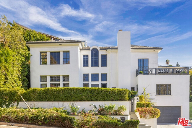 Building Photo - 1460 N Doheny Dr