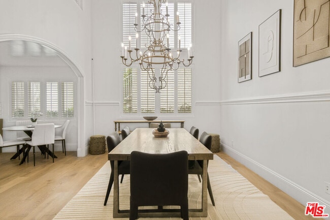 Building Photo - 11974 Mayfield Ave Unit 6