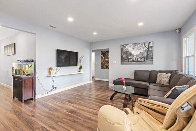 Photo - 3254 Logan Ave