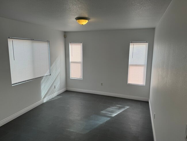 Photo - 1711 E 68th St