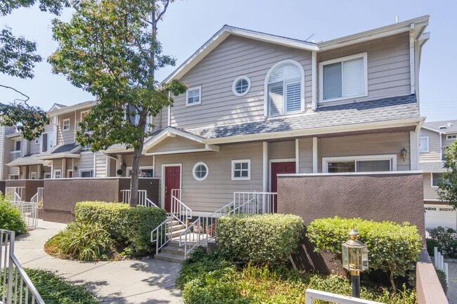 Building Photo - Bright End-Unit Townhouse in Shady Grove w...