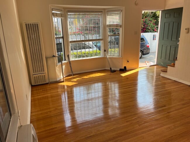 Building Photo - 1346 S Cloverdale Ave Unit None Rental
