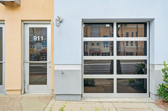 Photo - 911 E Santa Ana Blvd