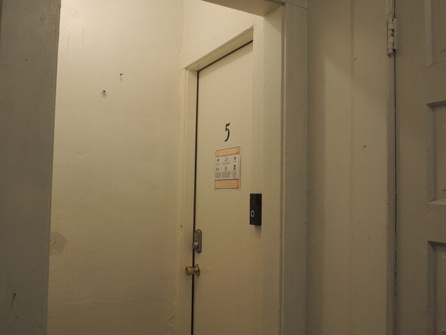 Building Photo - 532 21st St Unit 5