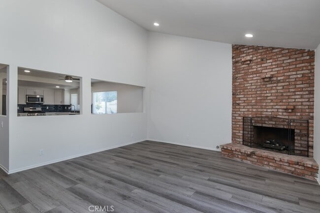 Photo - 25040 Everett Dr