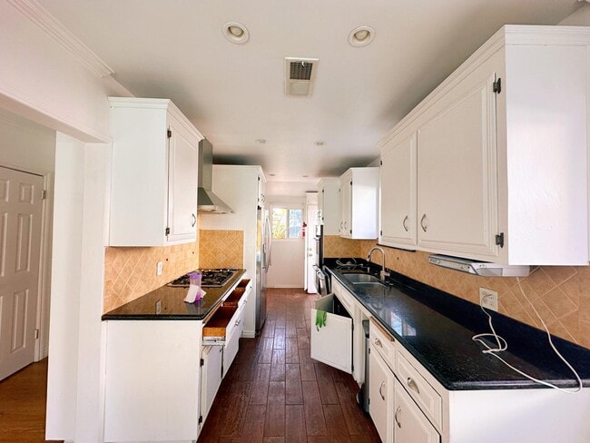 Clean and spacious kitchen - 6500 Whitaker Ave