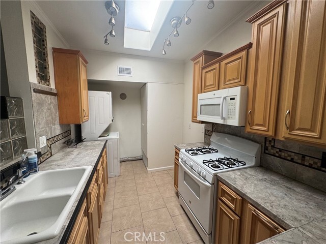 Photo - 2100 N Derek Dr Unit B