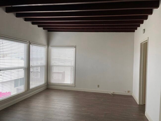 Photo - 219 30th St Unit Half