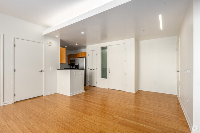 2BR, 2BA - 984SF - Dining Room - 4th & Main