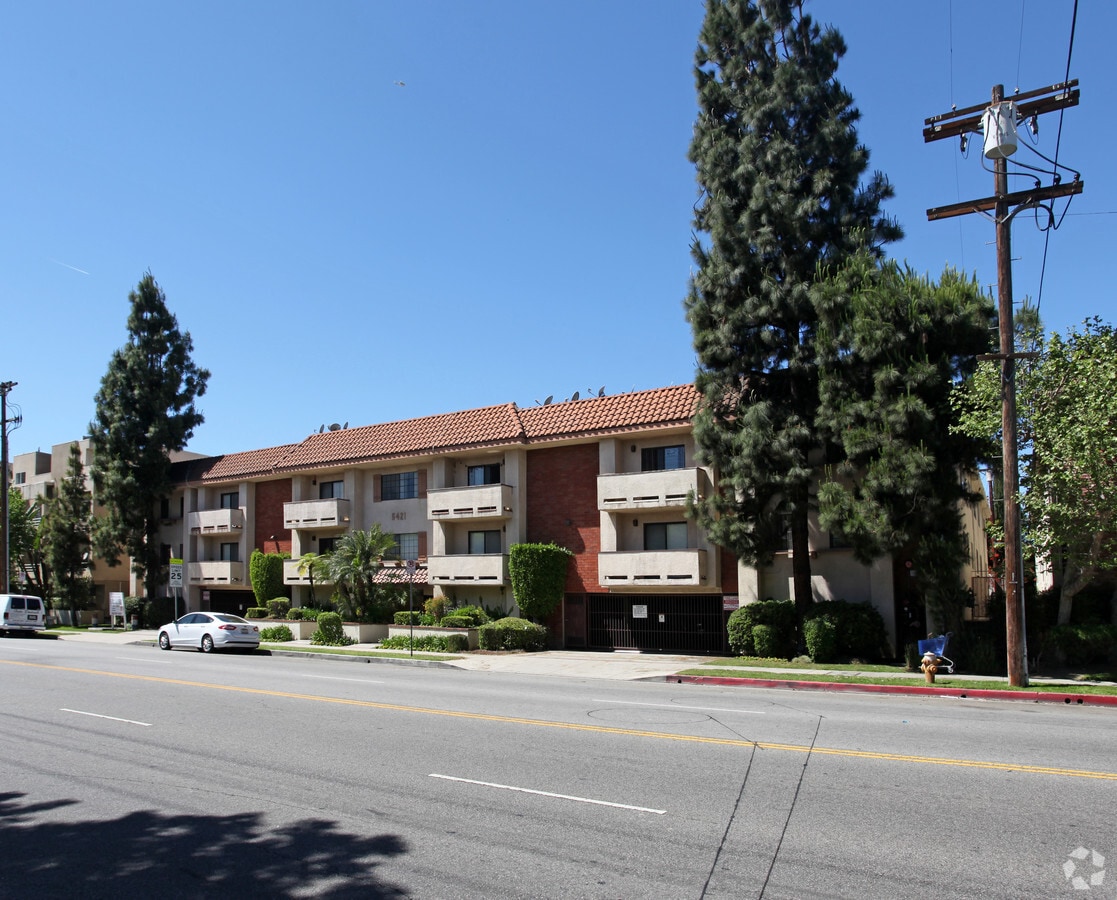 5421 Kester Ave - 5421 Kester Ave