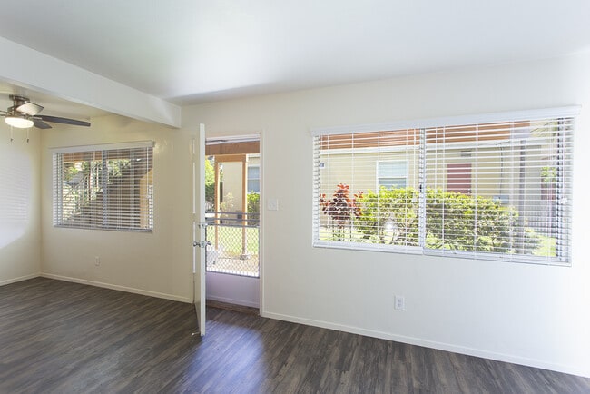 Building Photo - Beautiful 2 Bedroom in Ocean Beach with TW... Rental