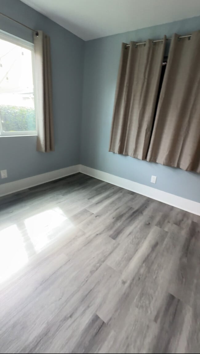 Photo - 1133 W 49th St Unit B