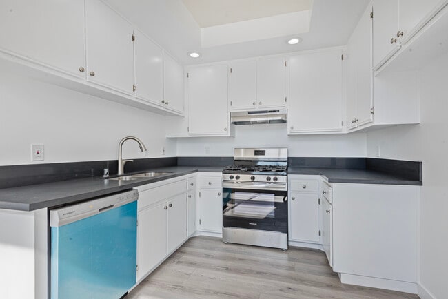 Photo - 6072 Franklin Ave Unit 309