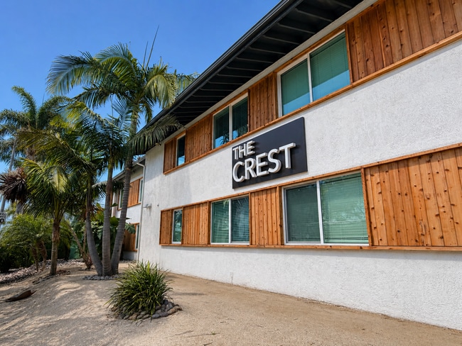 Building Photo - The Crest