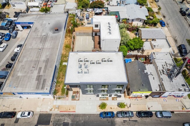 Building Photo - New modern style living- 1 bedroom 1 bath ... Unit 131-#201 Rental