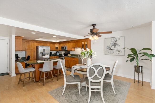 dining area, looking towards kitchen - 184 Date Ave Unit 184 Date Avenue