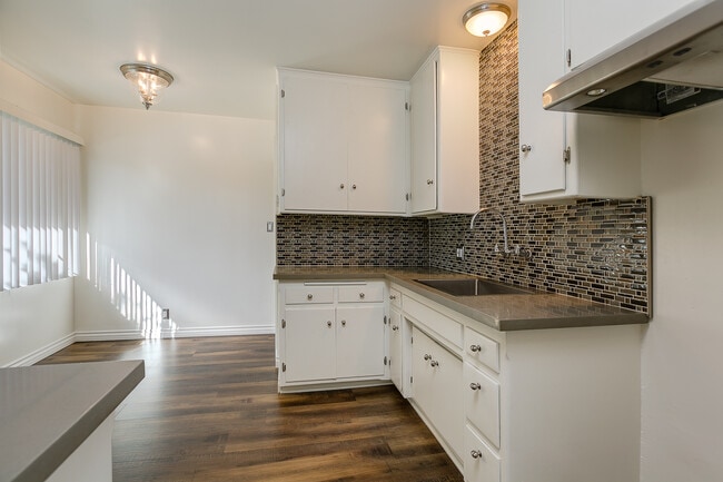 kitchen 1 - 148 Catalina Ave