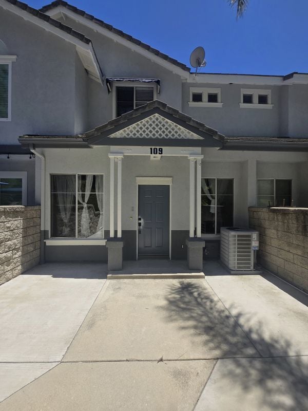 Photo - 109 Breakers Ln