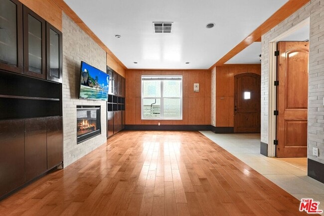 Photo - 1743 S Barrington Ave