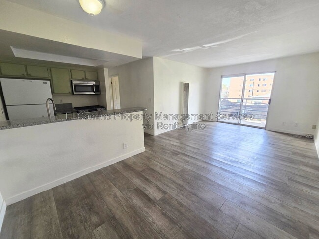 Building Photo - 327 Chestnut Ave Unit 201