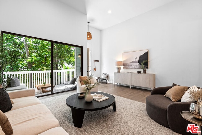 Photo - 3516 Vía Dolce