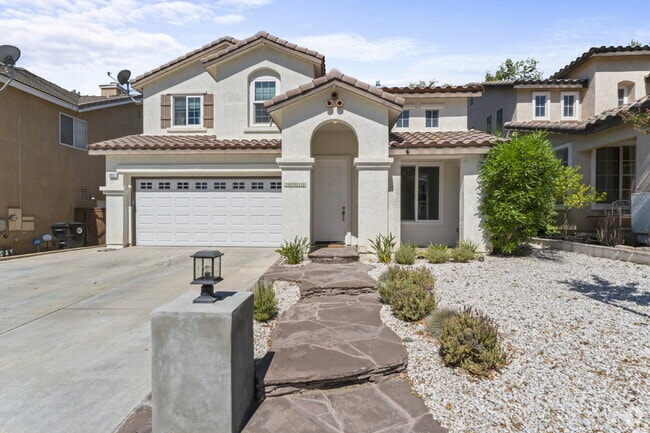 Building Photo - "Spacious 3-Bedroom Retreat with Modern Co... Rental