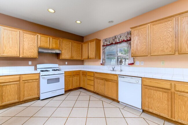 Photo - 3061 Clapper St