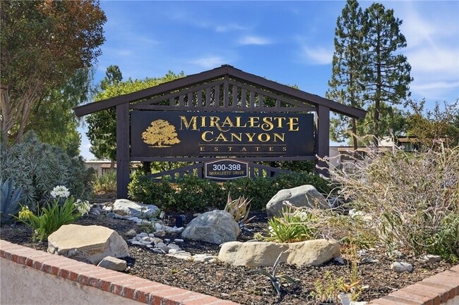 Building Photo - 374 Miraleste Dr Unit 406