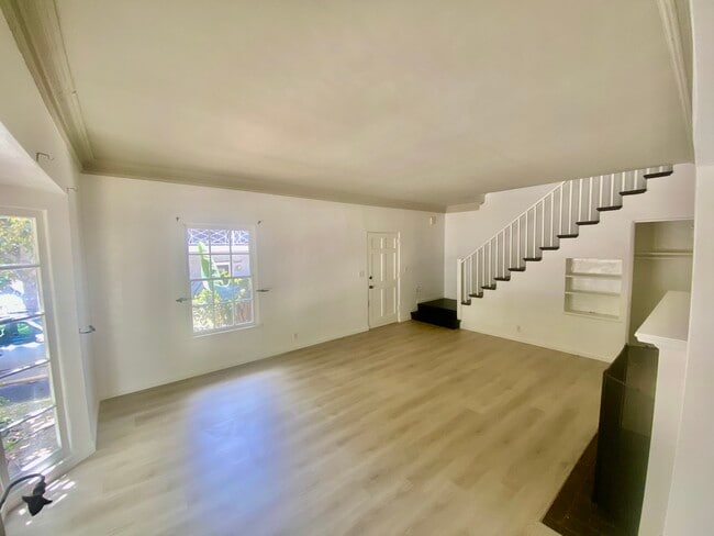 Building Photo - 10461 Ashton Ave Unit 1