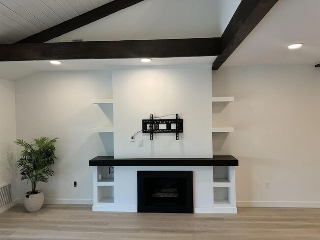 Building Photo - 1858 Fairway Cir Dr