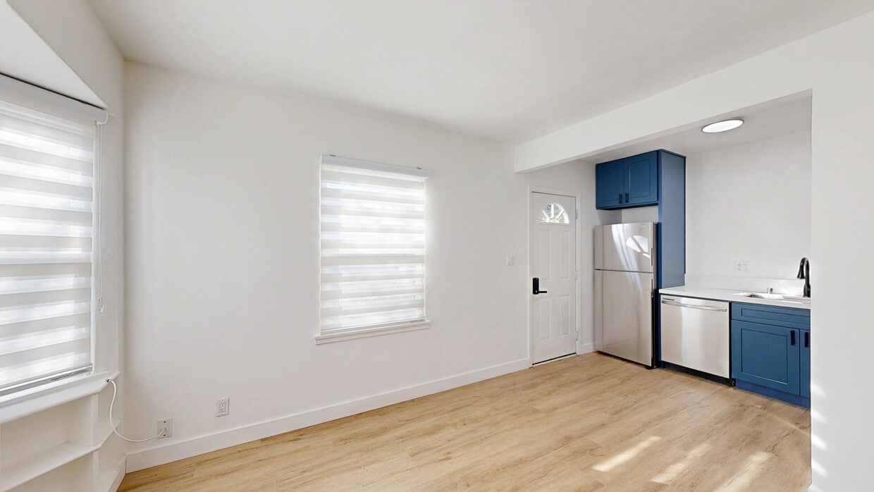 3D Tour - 1728 N Sierra Bonita Ave