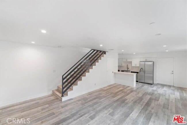 Photo - 5643 Willowcrest Ave