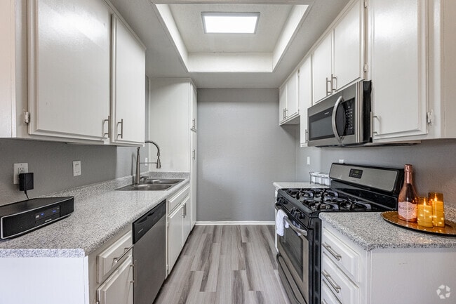 Rollingwood - Rollingwood Apartments